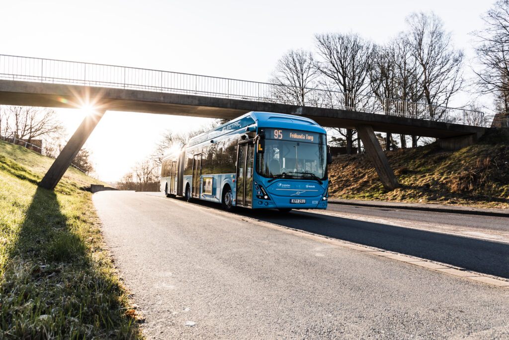 2021 elledbuss 18m el 0M7A7864 Sänk utsläppen – få oss idrotts- och friluftsmänniskor att åka kollektivt i stället