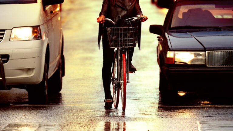 cykel trafik bil Sex centimeter – så mycket ökade cykelvägarna per capita 2024, visar 2030-sekretariatet