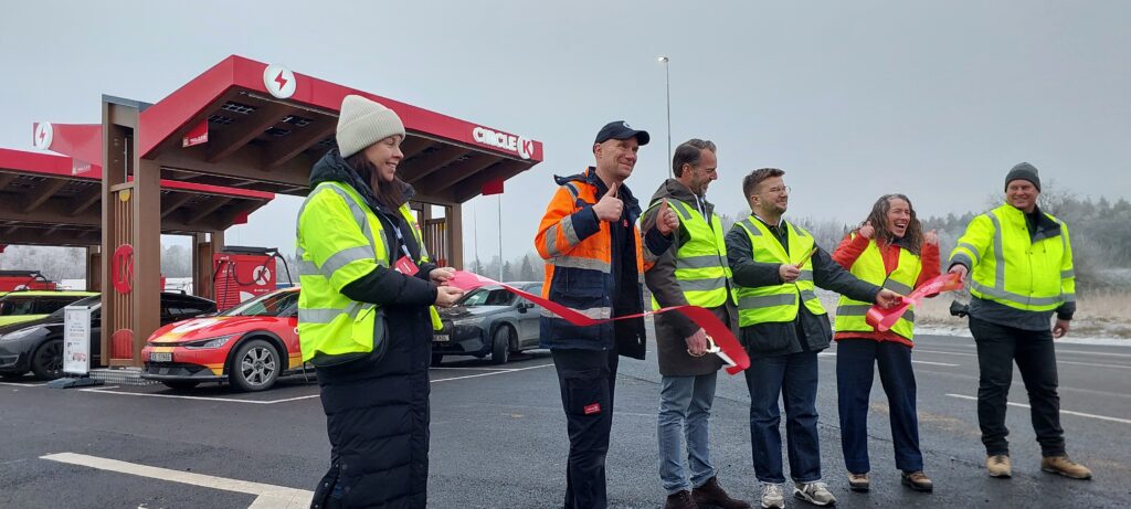 Circle K laddstation Jarna Största snabbladdarmacken invigd – Circle K i Järna visar vägen