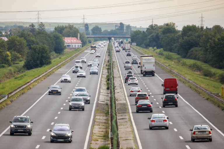 Nyregistreringar maj: Elbilar ökar marginellt – avvaktar bilköparna kommande premie? 1 trafik bil vag sommar Nyregistreringar maj: Elbilar ökar marginellt – avvaktar bilköparna kommande premie?