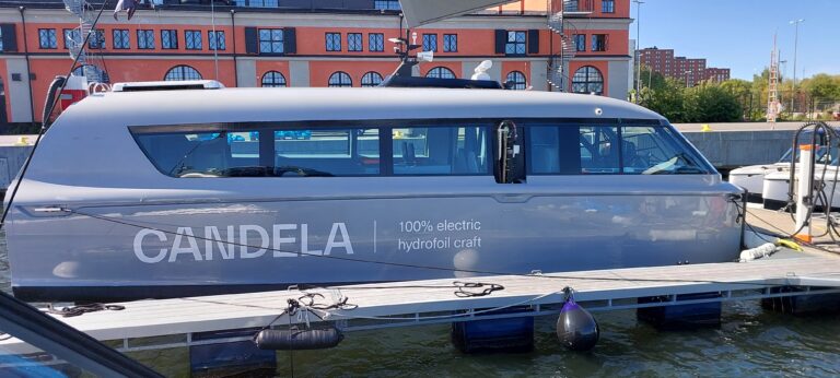 Flyg, båten! Blå Genväg besöker Candela 2 Candela Flyg, båten! Blå Genväg besöker Candela