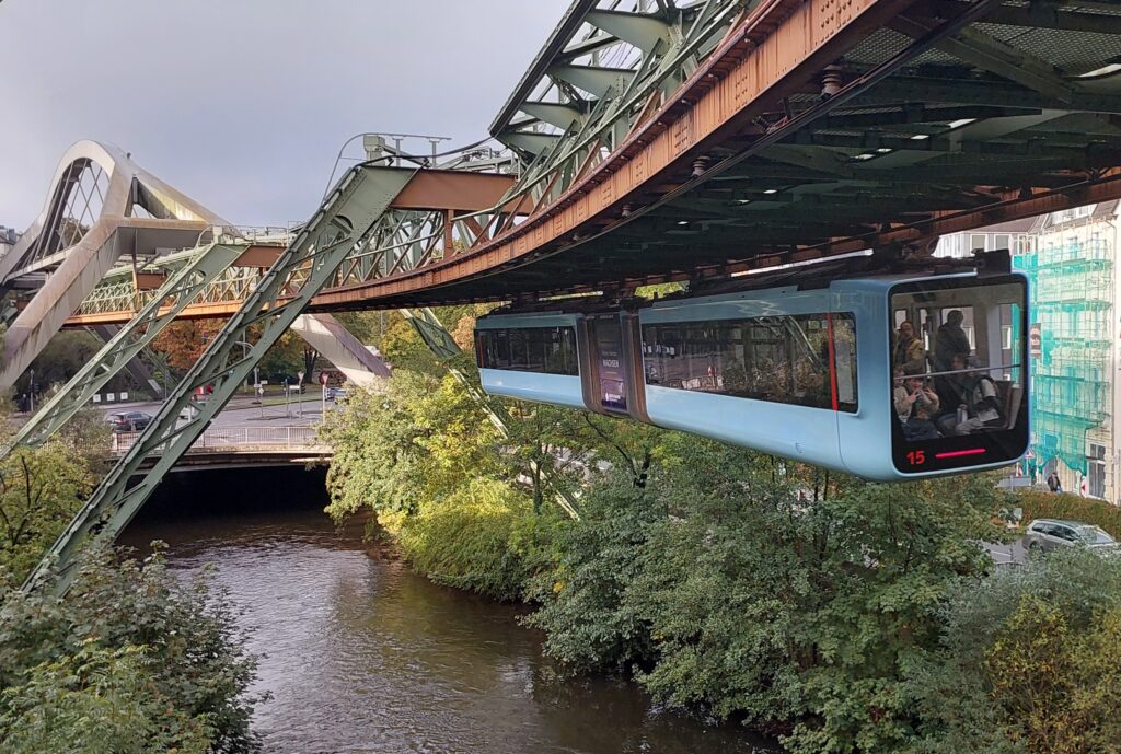 2 Wuppertals hängbana 125 år – när kollektivtrafiken blir huvudattraktionen