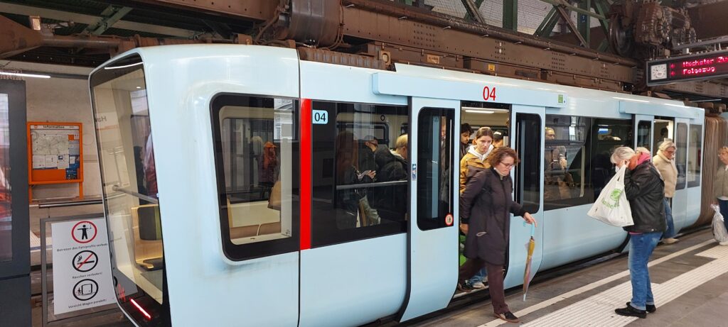 4 Wuppertals hängbana 125 år – när kollektivtrafiken blir huvudattraktionen